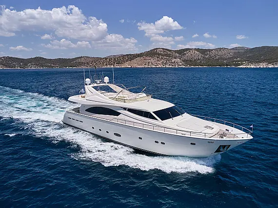 Ferretti 880
