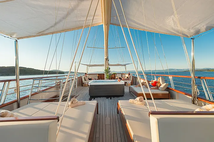 Motor sailer - 