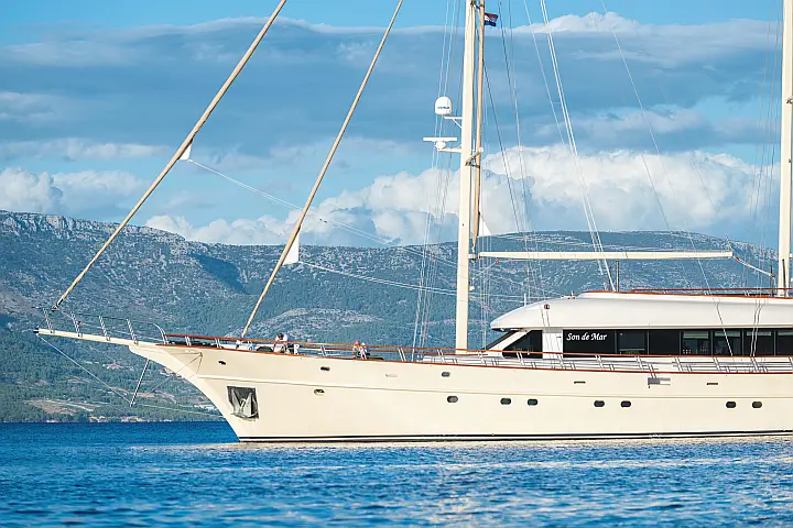 Motor sailer - 