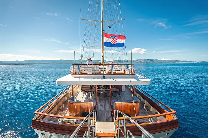 Motor sailer - 