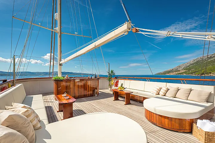 Motor sailer - 