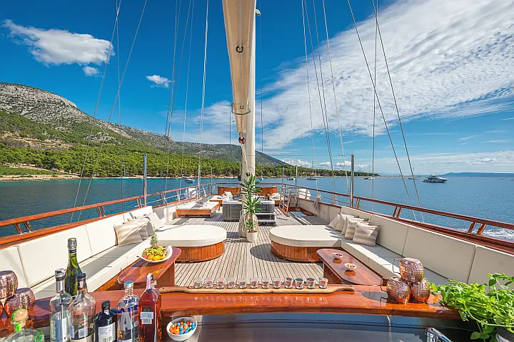 Motor sailer - 
