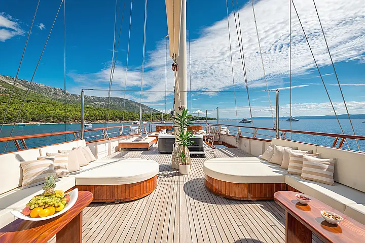 Motor sailer - 