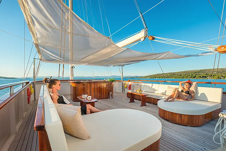 Motor sailer - 