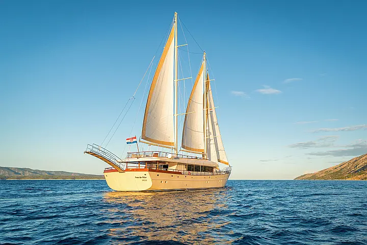 Motor sailer - 