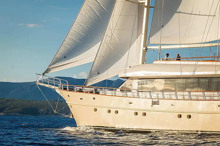 Motor sailer - 