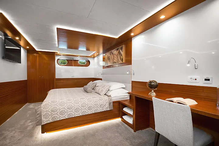 Motor sailer - 
