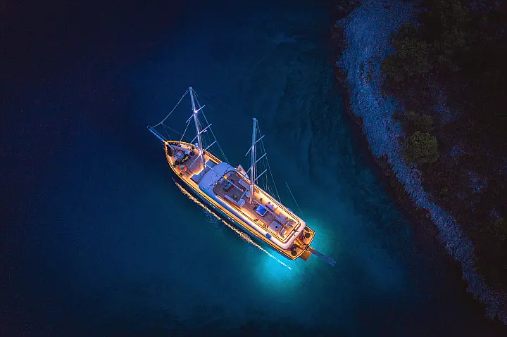 Motor sailer - 