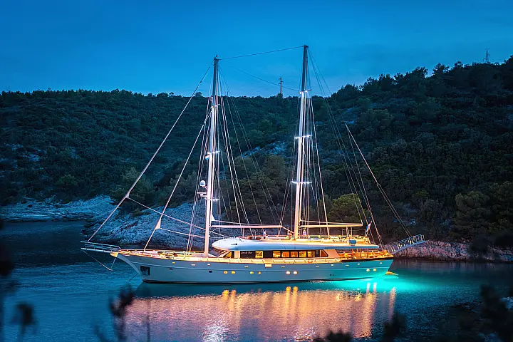 Motor sailer - 