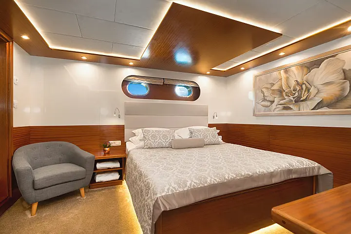 Motor sailer - 