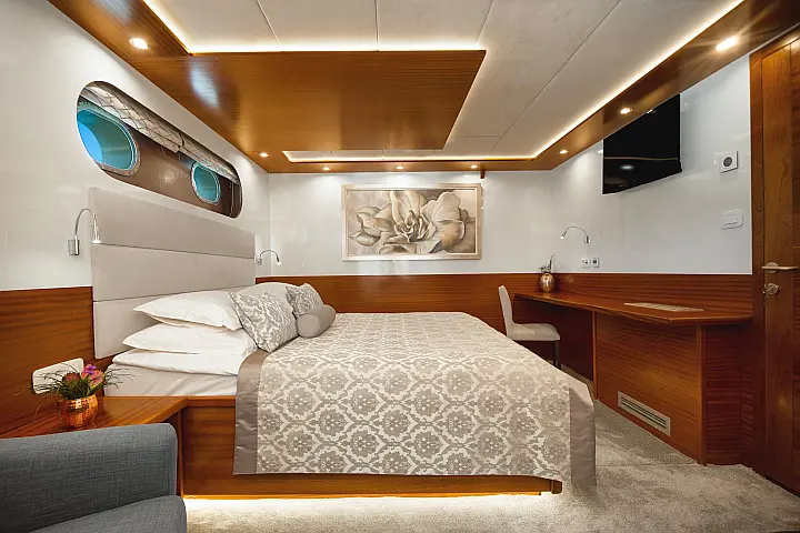 Motor sailer - 