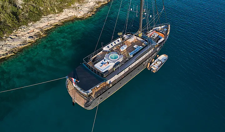 Motor sailer - 