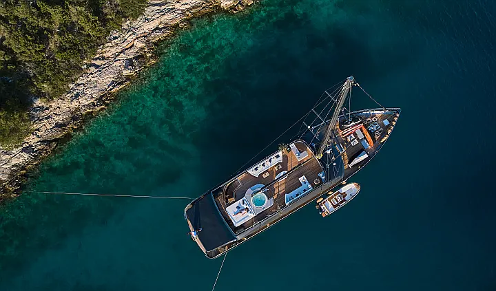 Motor sailer - 