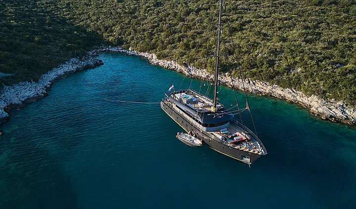 Motor sailer - 