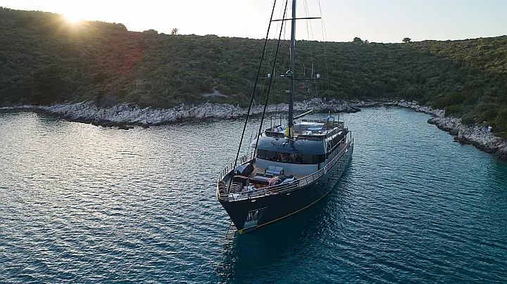 Motor sailer - 