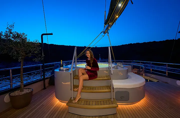 Motor sailer - 