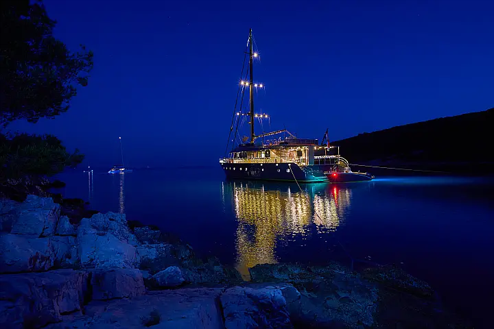 Motor sailer - 