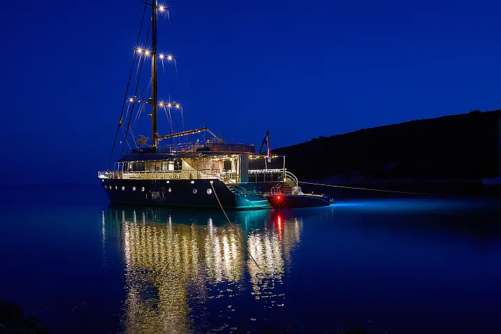 Motor sailer - 