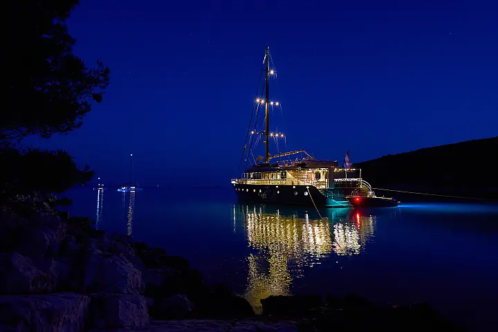 Motor sailer - 