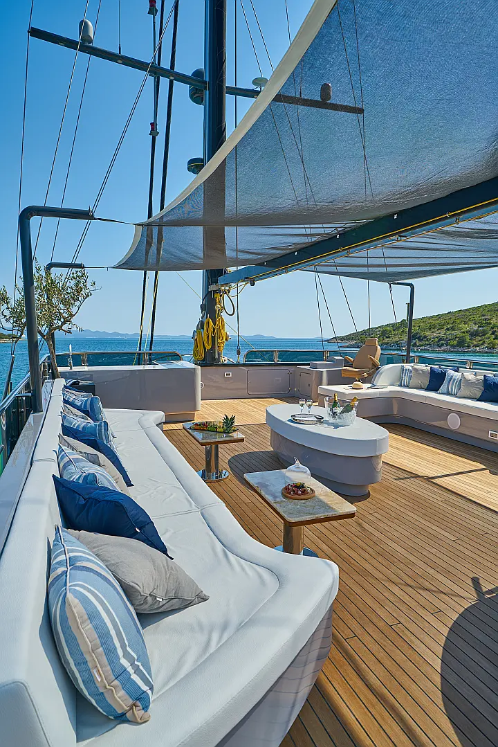 Motor sailer - 