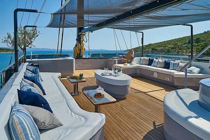 Motor sailer - 