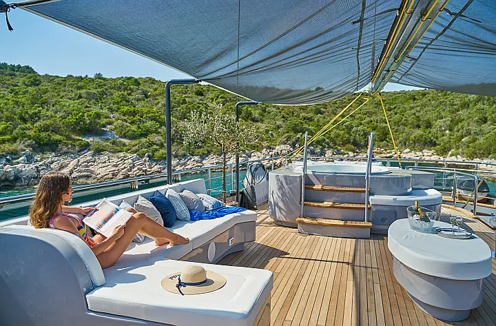 Motor sailer - 