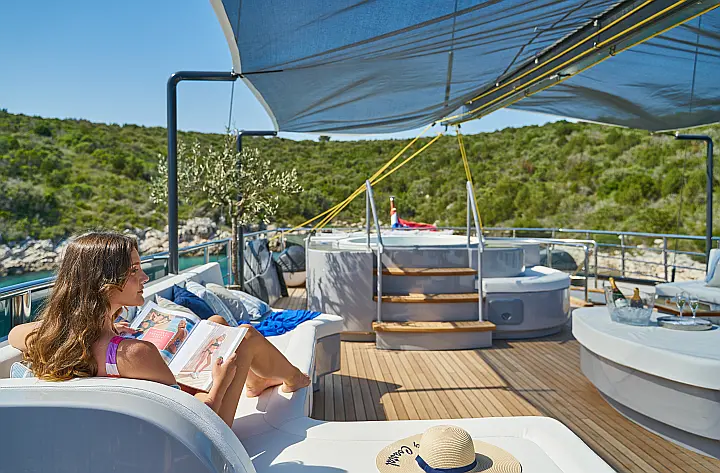 Motor sailer - 
