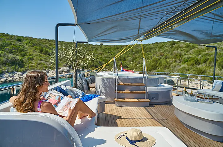 Motor sailer - 