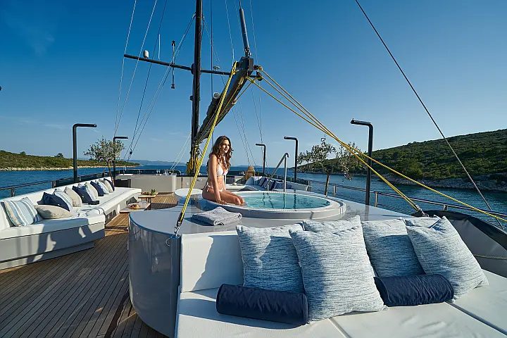 Motor sailer - 