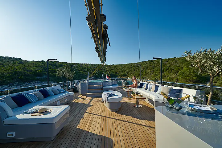 Motor sailer - 