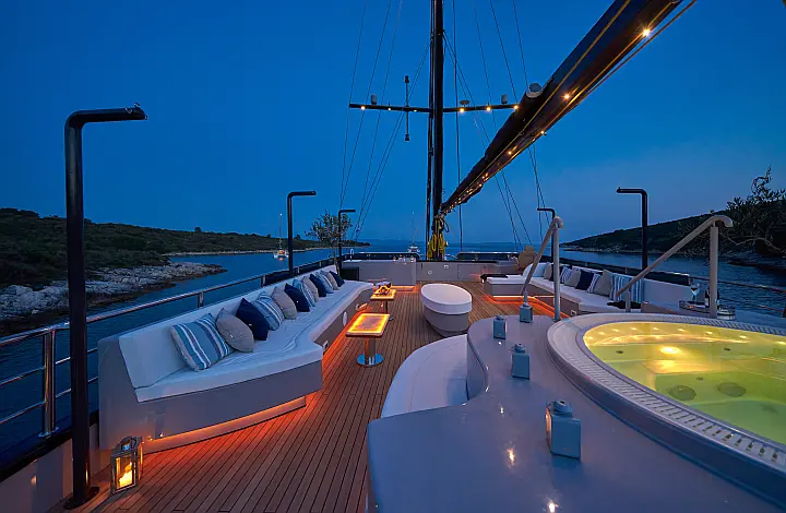 Motor sailer - 