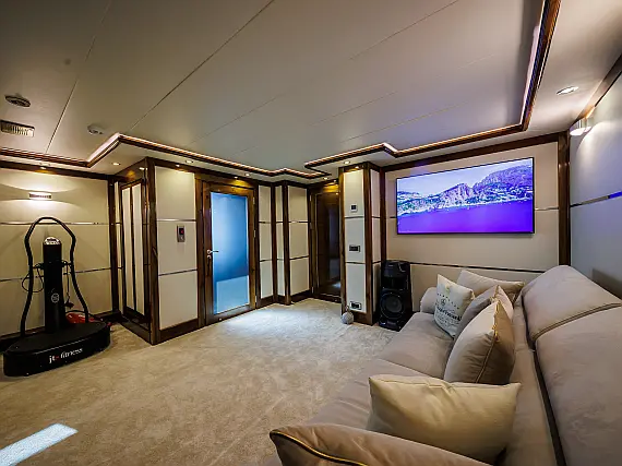 Saba  Custom 34 - Internal image