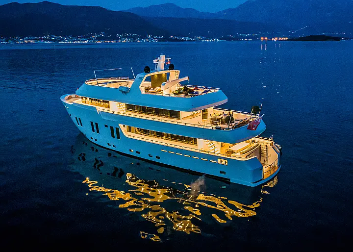 Saba  Custom 34 - 
