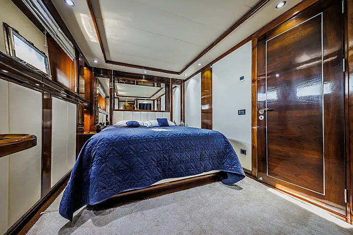 Saba  Custom 34 - 