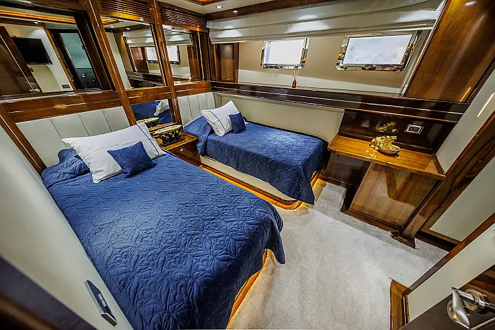 Saba  Custom 34 - 