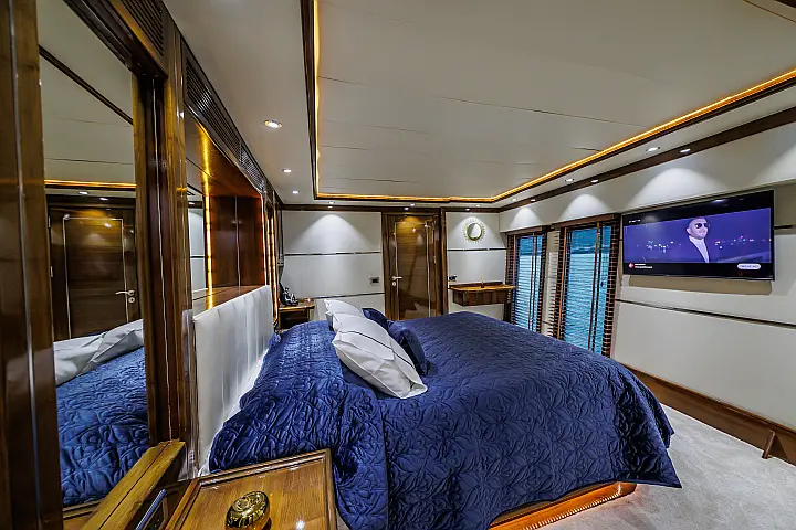Saba  Custom 34 - 