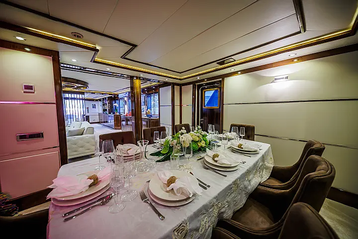 Saba  Custom 34 - 