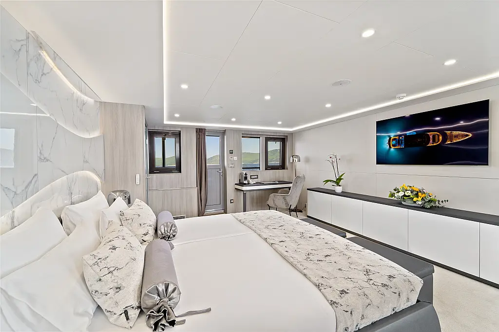 Luxury Motoryacht  - 