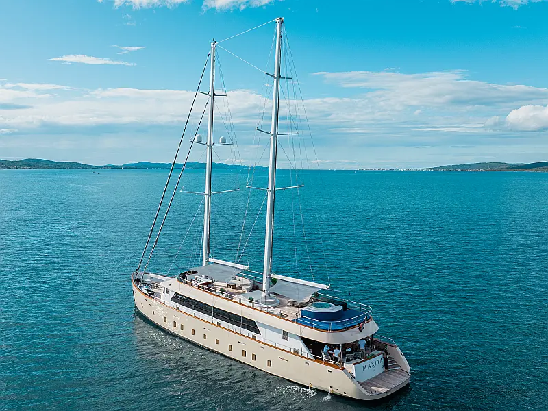 Luxury Sailing Yacht 