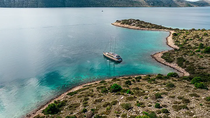 Luxury Sailing Yacht  - 