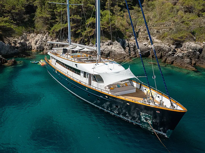 Motor sailer 
